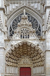 Portail central de la facade occidentale de la cathédrale d'Auxerre