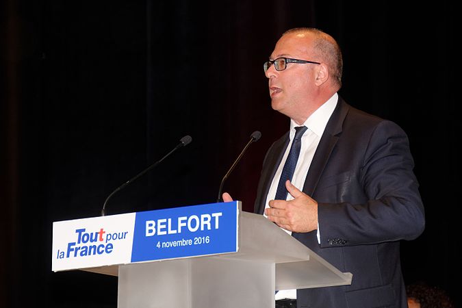 Damien Meslot, député-maire de Belfort prend la parole.