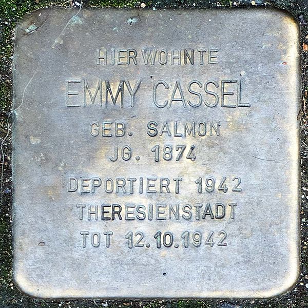 File:2017 Stolpersteine Willich Cassel Emmy.jpg