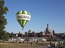 Touristen-Attraktion: Ballonfahren über Dresden, Start eines Heißluftballons vor der Brühlschen Terrasse / Frauenkirche