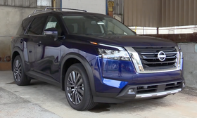 2022 Nissan Pathfinder SL 4WD (United States) front view.png