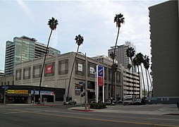 6th St and Manhattan Place, LA.jpg