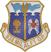 938th Airlift Militer Kelompok lambang.png