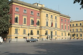 Tirana: Jméno, Poloha a přírodní poměry, Klimatické podmínky