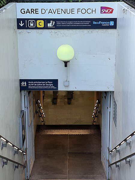 File:Accès Gare Avenue Foch Rue Longchamp - Paris XVI (FR75) - 2023-05-29 - 2.jpg