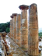 Resti delle colonne del tempio di Eracle