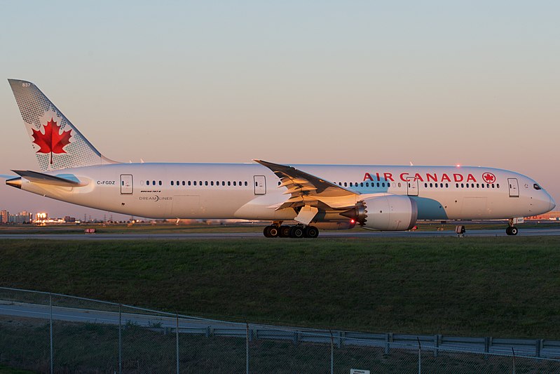 File:Air Canada Boeing 787-9 C-FGDZ (37227015470).jpg