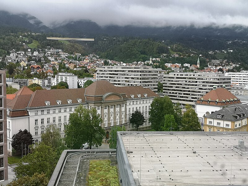 File:Alte und Neue Universität Innsbruck Innrain.jpg