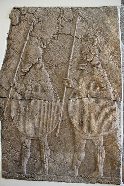 File:Ancient Assyria Bas-Relief of Armed Soldiers, Palace of King Sennacherib (704-689 BC) (a).jpg