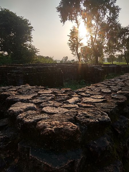 File:Ancient Site of Tola Salrgarh (11).jpg