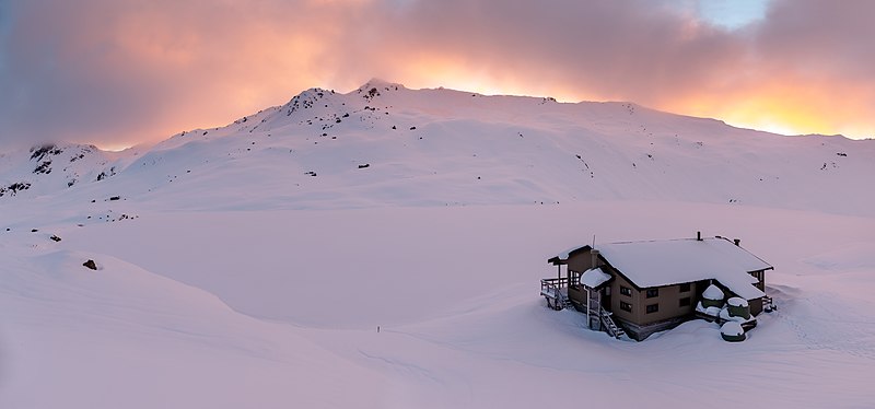 File:Angelus Hut in the winter, Nelson Lakes National Park, New Zealand.jpg