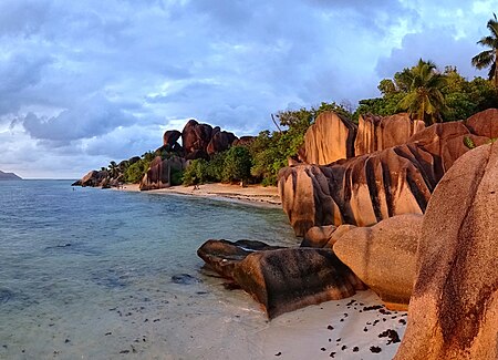 Tập_tin:Anse_Source_dArgent_on_La_Digue_2015.JPG