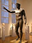 Ք․ա․ 340 , «Անտիքիթիրային պատանին» Ο έφηβος των Αντικυθήρων - պղինձէ արձան 1,94 մ․ հասակով, գտնուած է Անտիքիթիրա կղզիին բացերը։