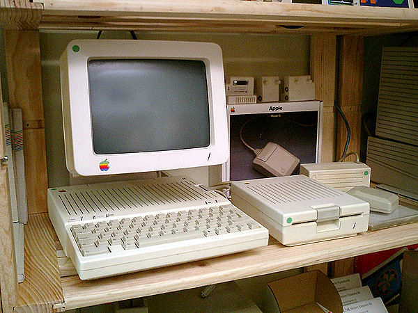 Apple IIc including monitor, external floppy drive and mouse
