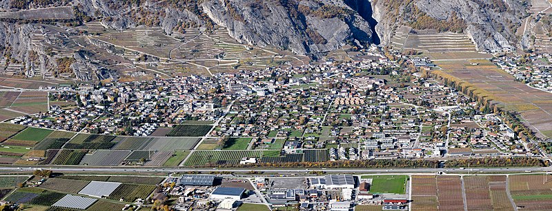 File:Ardon depuis Nendaz.jpg