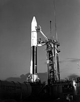O lançador Atlas-Centaur, já com a sonda pronta para o lançamento.