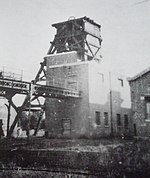 À la fin des années 1920, la fosse n° 2 de la Compagnie des mines d'Auchy-au-Bois est reprise après plus de quarante ans d'abandon afin de servir d'aérage à la nouvelle fosse n° 3 construite par la Compagnie des mines de Ligny-lès-Aire. Elle est alors numérotée 3 bis.