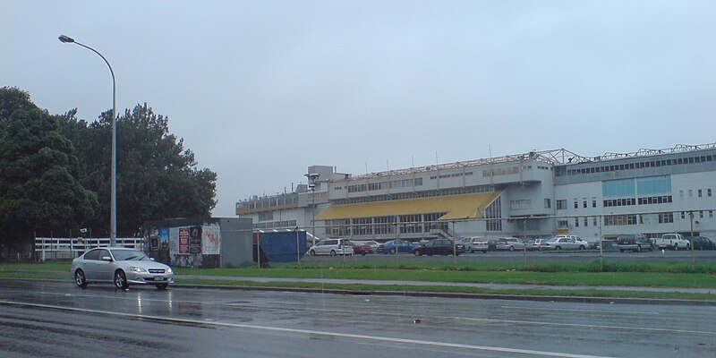 File:Avondale Racetrack Stands Looking Grim.jpg