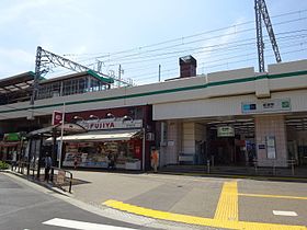 Gare d'Ayase makalesinin açıklayıcı görüntüsü