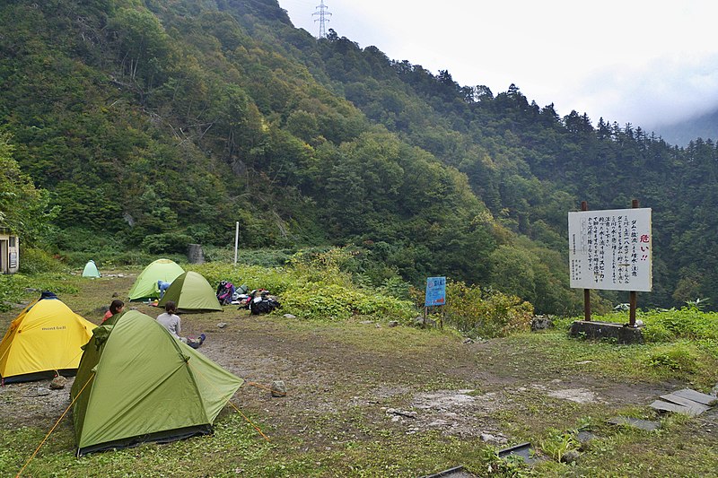 File:Azohara Onsengoya camp site.jpg