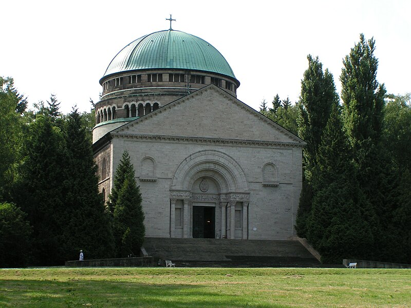 File:Bückeburg Mausoleum.JPG