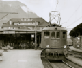 BLS-Lokomotive Ae 6/8 207 mit den Schnellzug 164 von Zürich ins Tessin. Aufnahmedatum 21. August 1958. Fotograf Hans Schneeberger. Hans Schneeberger war auch ein Eisenbahner. Vergleichbar mit Karl Wyrsch. Zuordnung meines Erachtens O.K. auch wenn viele seiner Bilder zuletzt in der von Christian Zellweger herausgegebenen Zeitschrift Semaphor erscheinen die Heute dem Stämpfli Verlag gehört, der auch die LOKI herausgibt.