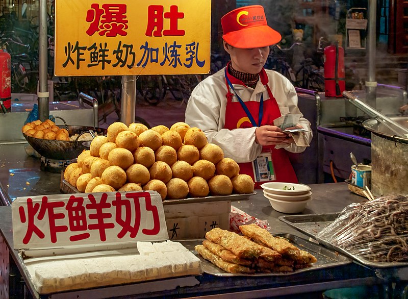 File:Beijing Dong'anmen Dajie-20071019-RM-212057.jpg