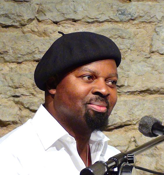 ファイル:Ben Okri in Tallinn.jpg