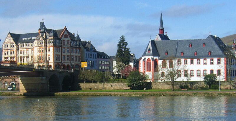 File:Bernkastel Kues bb.jpg