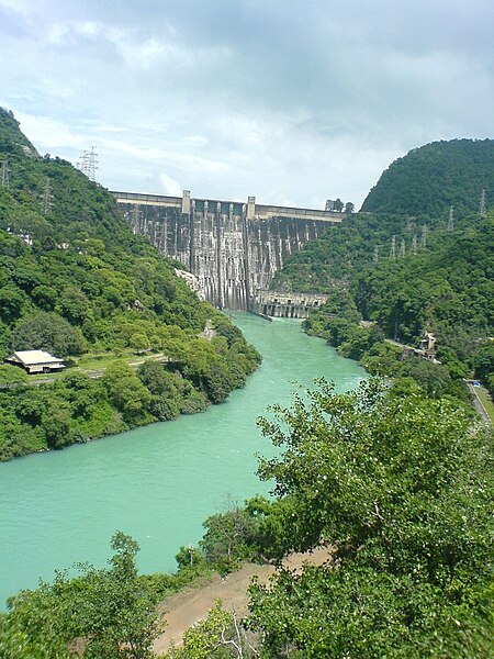 Archivo:Bhakra Dam Aug 15 2008.JPG