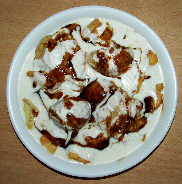 File:Bhalla Papri Chaat with saunth chutney.jpg