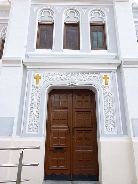 File:Bilbao ( Zorrotza) - Iglesia de Nuestra Señora de la Medalla Milagrosa3.jpg