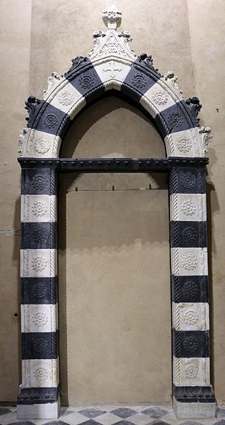 File:Bottega dei gagini, portale esterno della cappella grimaldi, 1452, 01.jpg