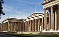 Neubau (1823) des 1759 eröffneten Britischen Museums in London, in dem Kulturgüter aus praktisch allen zuvor genannten Städten dieser Liste zu sehen sind.