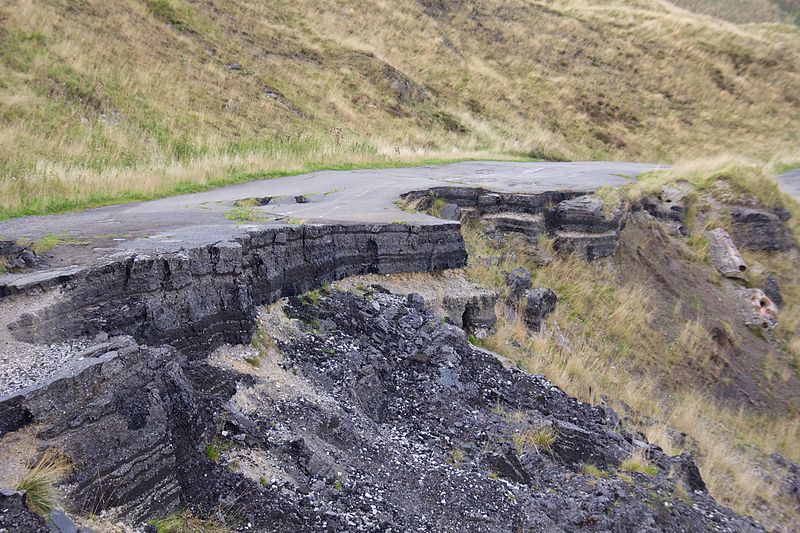 File:Broken road, Castleton 19.jpg