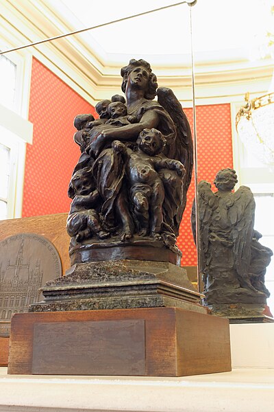 File:Bronze statuette by Jules Daloux (Town hall of Paris Xe arrondissement) 02.jpg