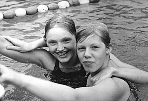 Bundesarchiv Bild 183-H0830-0016-001, Karin Neugebauer, Barbara Hofmeister.jpg