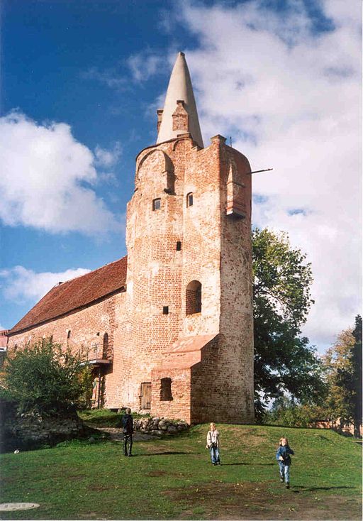 Burg Klempenow von Osten