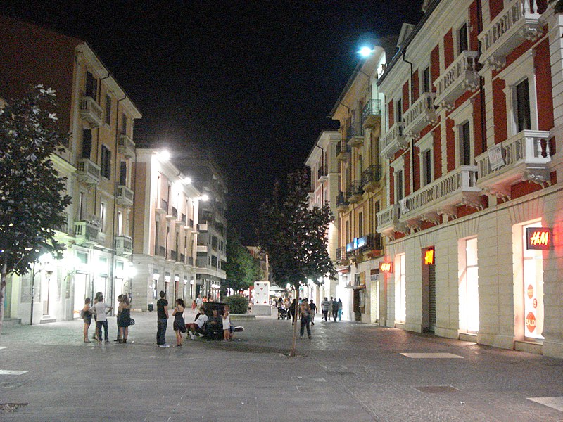 File:CORSO MAZZINI COSENZA.JPG