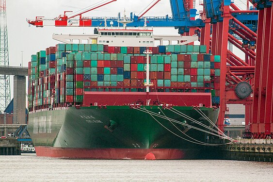 "CSCL Globe" am 15. Januar 2015 in Hamburg im Waltershofer Hafen