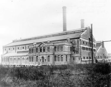 The power station seen from the Lea in 1904. Canning Town Power Station 1904.jpg