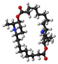 Ball-and-stick model of the carpaine molecule{{{画像alt1}}}