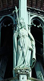 Cathédrale Saint-Bénigne. Statue de la flèche représentant Alix de Vergy