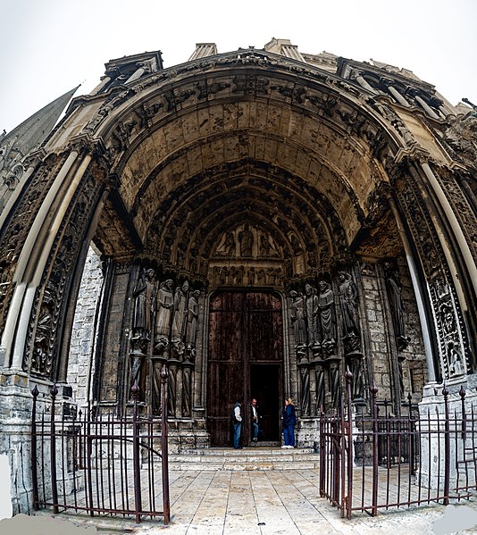 File:Chartres - Cloître Notre-Dame - Cathédrale Notre-Dame de Chartres 1193-1250 - South Transept Facade - Left (West) Portal - Left bay of south porch of Cathédrale Notre-Dame de Chartres 01.jpg