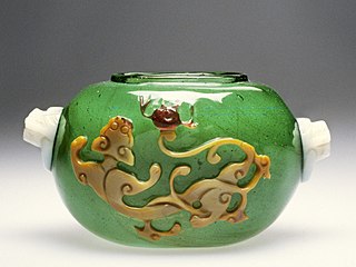 18th-century Chinese jar with dragon