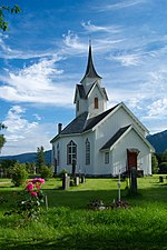 "Une église à Eresfjord (Norvège). La production de cette photo sous licence libre a été soutenue par Wikimédia France"