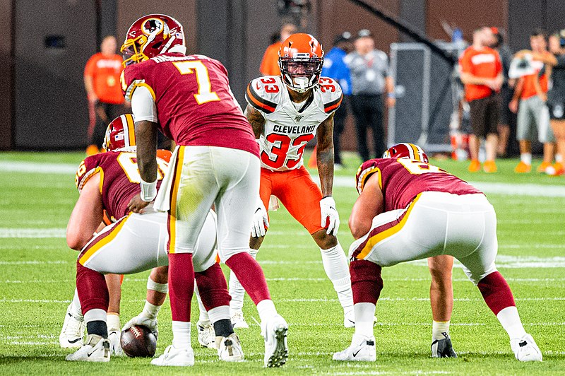 File:Cleveland Browns vs. Washington Redskins (48532554146).jpg