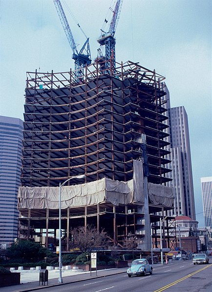 File:Columbia Center under construction, Dec 1983.jpg