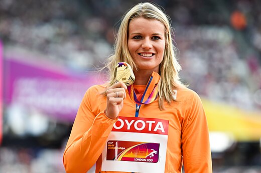 Dafne Schippers slaagde erin om haar wereldtitel op de 200 m te prolongeren en was daarmee de derde atlete die dit ooit presteerde.
