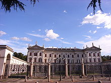 La Villa Cusani Traversi Tittoni a Desio, neoclassica opera dell'architetto Giuseppe Piermarini, successivamente rimaneggiata da Pelagio Palagi.